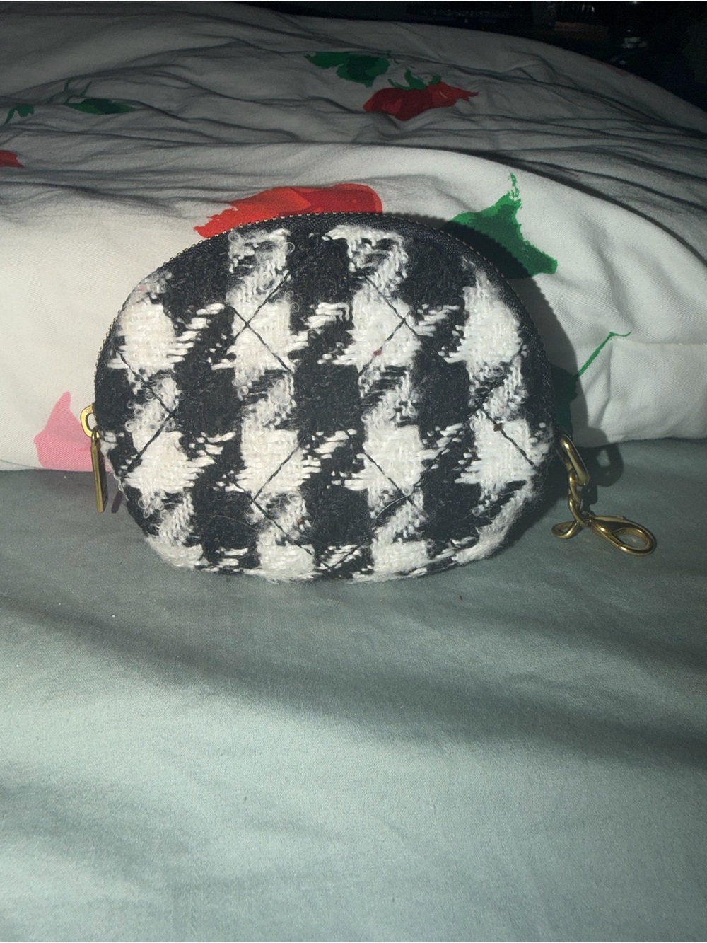 CHANEL Black & White Houndstooth Quilted Coin Pouch with Gold CC - Picture 6 of 6